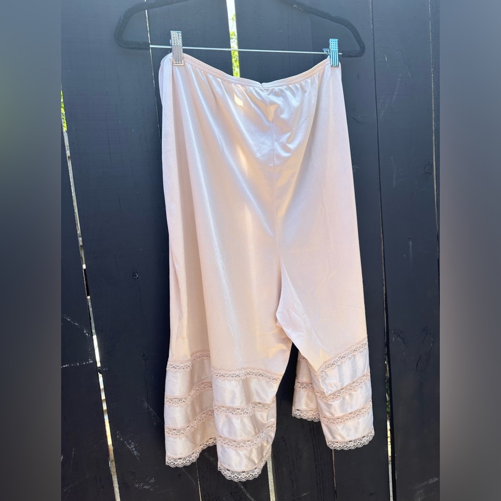 Vintage Lingerie capri